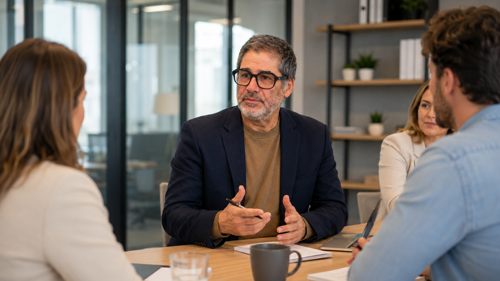 Hervé Sainsard en médiation avec des collaborateurs en entreprise